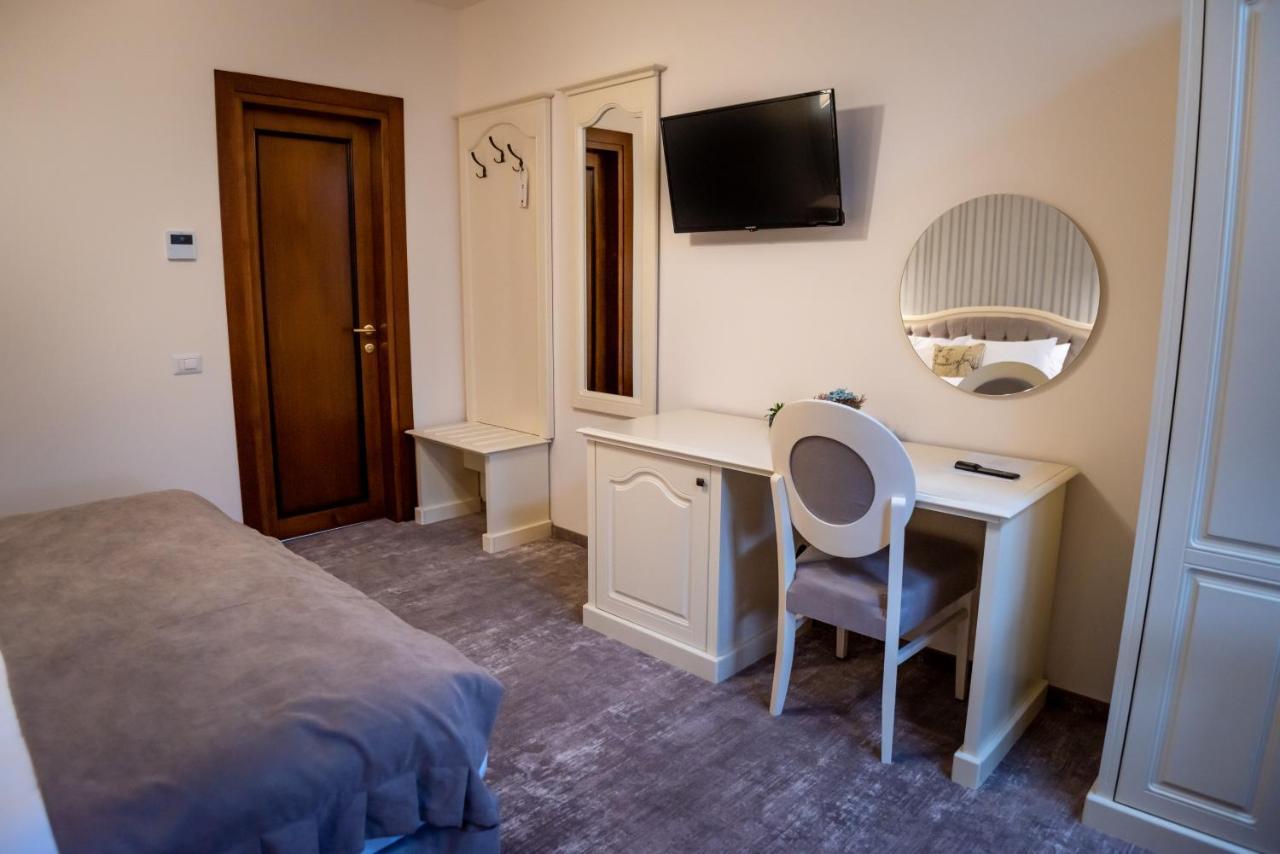 Ana Boutique Bed and Breakfast Alba Iulia Buitenkant foto