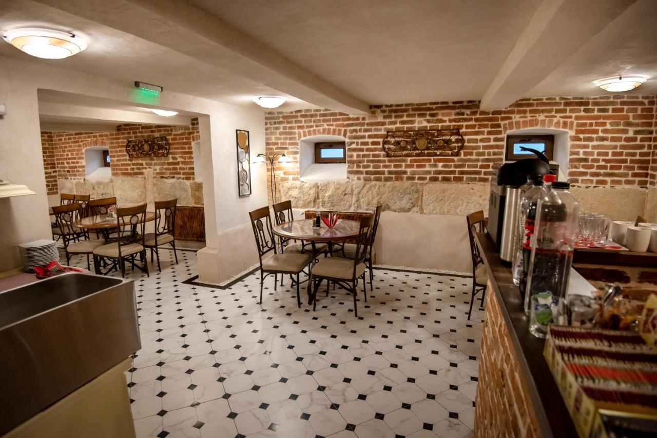 Ana Boutique Bed and Breakfast Alba Iulia Buitenkant foto