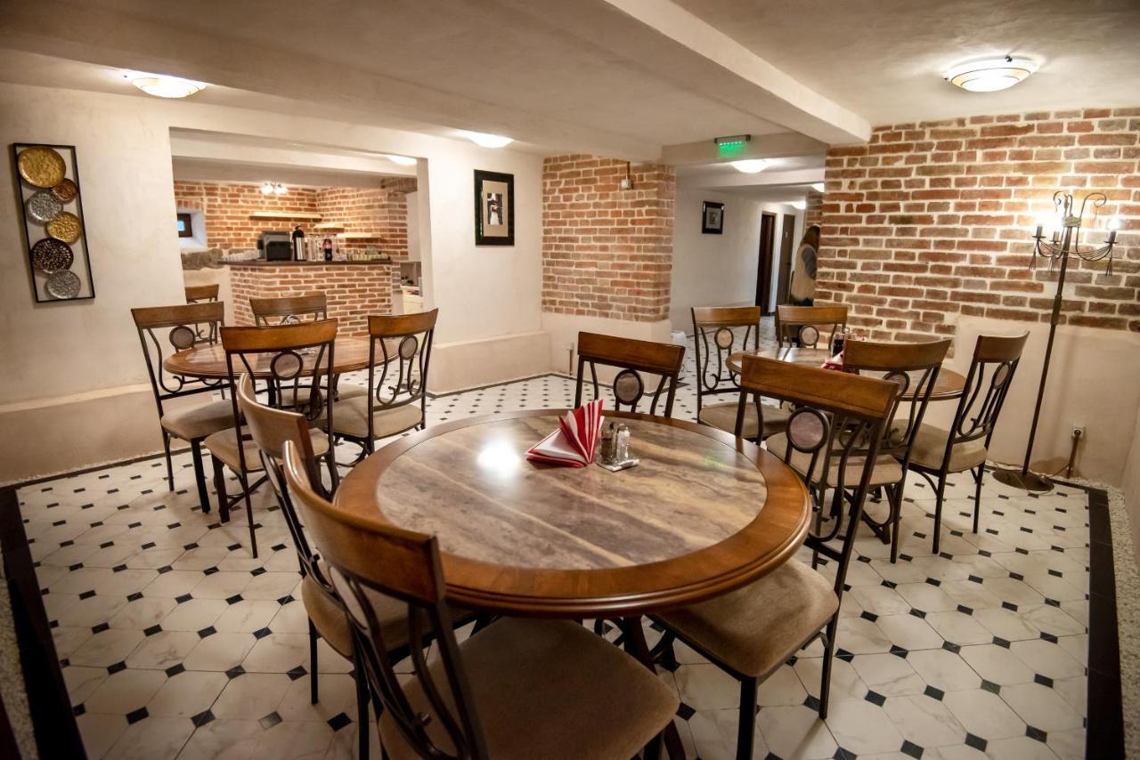 Ana Boutique Bed and Breakfast Alba Iulia Buitenkant foto