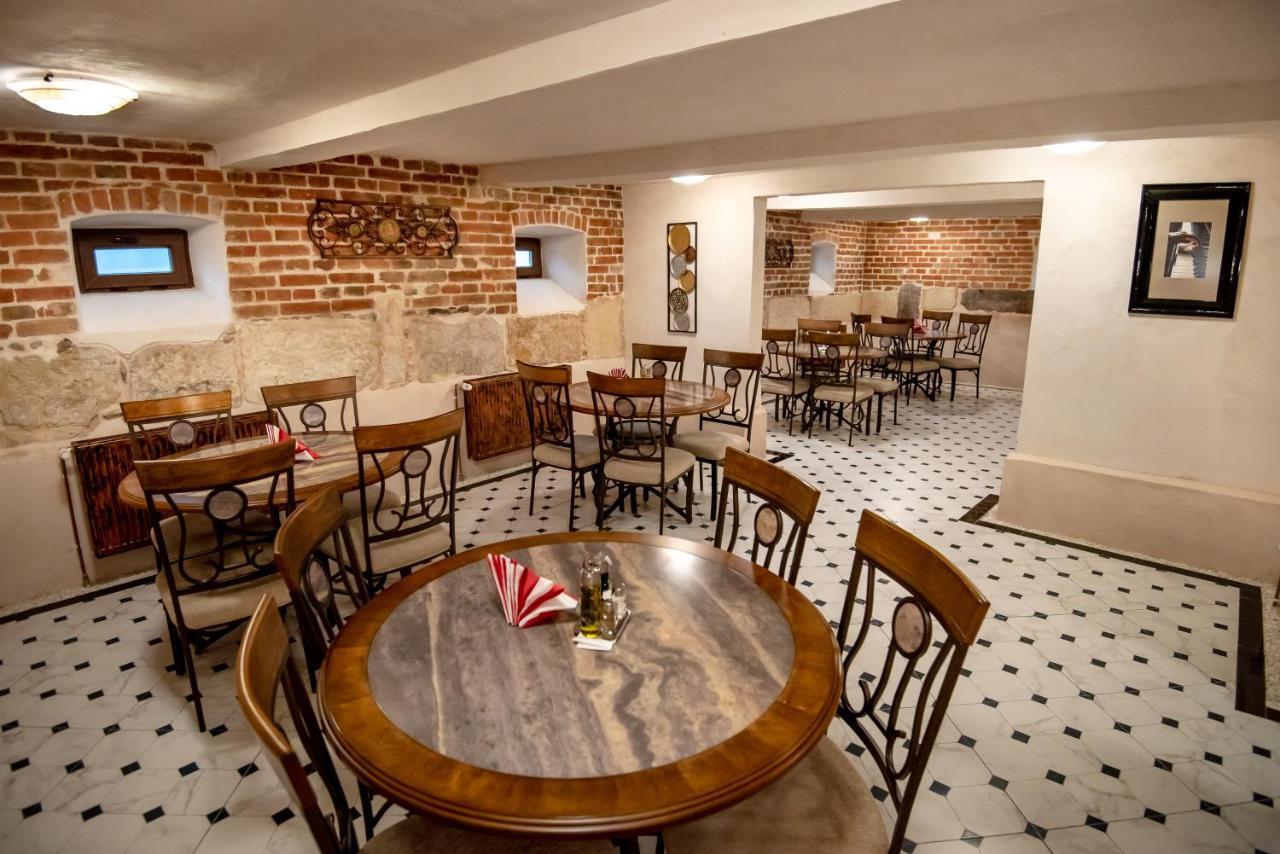 Ana Boutique Bed and Breakfast Alba Iulia Buitenkant foto