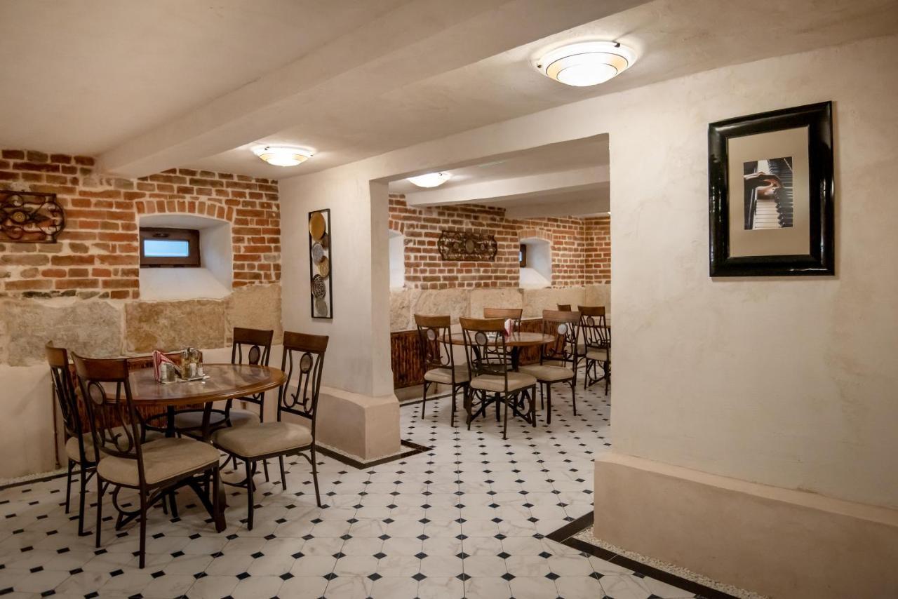 Ana Boutique Bed and Breakfast Alba Iulia Buitenkant foto