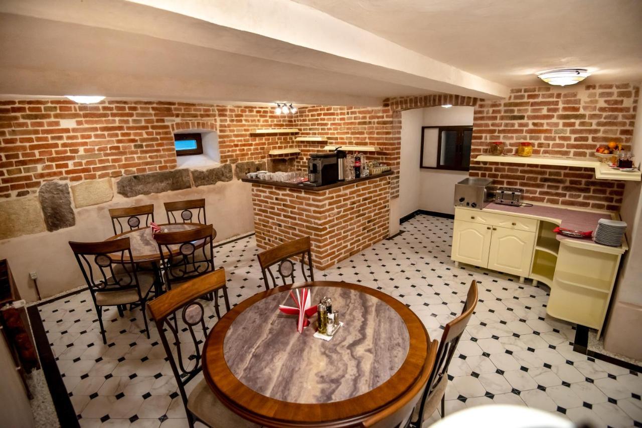 Ana Boutique Bed and Breakfast Alba Iulia Buitenkant foto