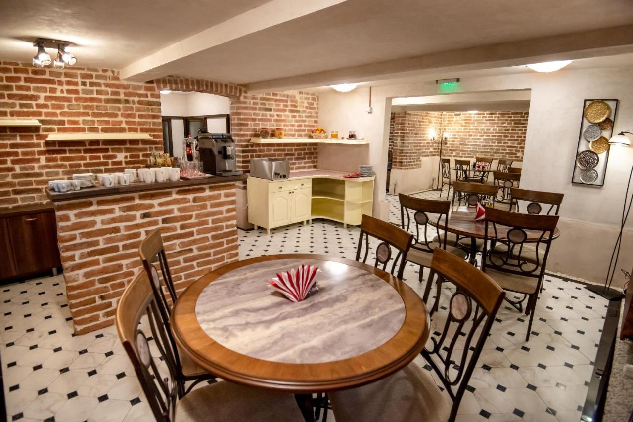Ana Boutique Bed and Breakfast Alba Iulia Buitenkant foto
